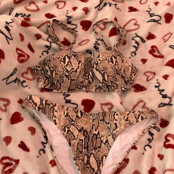 Snake skin bikini - Picture 1 of 3